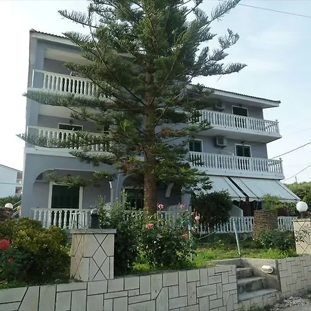 Amarylis Beachfront * Amoudi