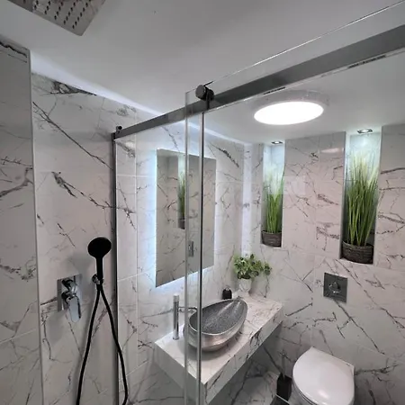 Amarylis Beachfront Studios Apartment Amoudi