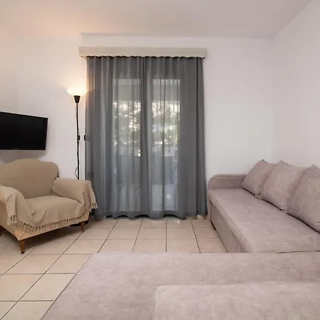 Amarylis Beachfront Studios Apartment *