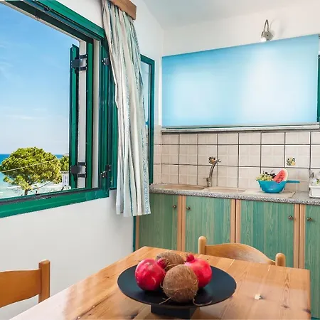 Amarylis Beachfront Studios Apartment *