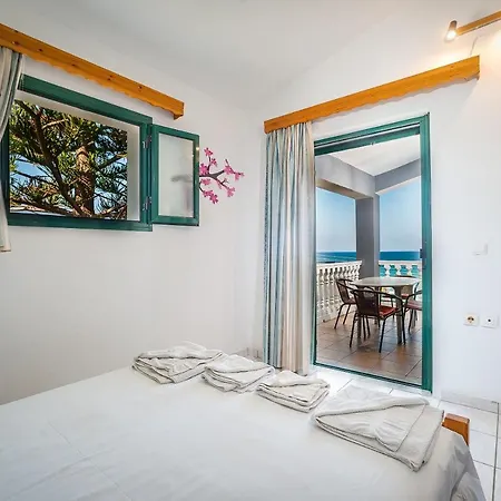 Amarylis Beachfront Studios Amoudi